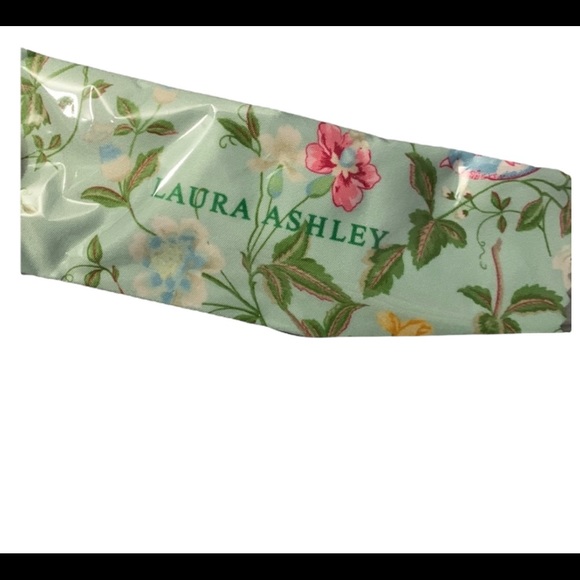 Laura Ashley Accessories Laura Ashley Eyeglass Case With Cleaning Cloth Poshmark